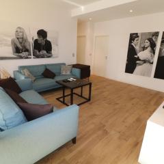 Luxury, central 3 bedroom, 3 bathrooms 5 mins from the Palais 410