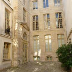 Charming Cosy Triplex in Trendy Marais