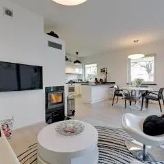 "Over the Rainbow" - Lovely house close to the Beach