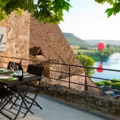 Au coeur de Beynac, superbe maison du 14ème siècle avec jardin panoramique