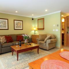 Cozy one bedroom Edgemont A1 condo on the shuttle route & ski back trail
