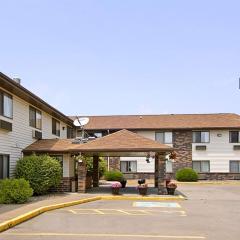 Days Inn & Suites by Wyndham Davenport East