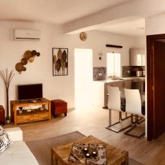 Town House with Patio in Quiet Residential Area 10 Min from Beach