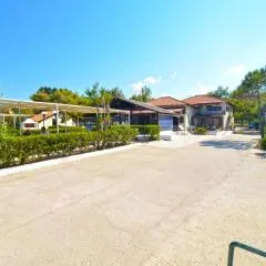 Oasis Beachfront Studios & Apartments, by ZanteWize