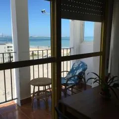 Apart frente playa Valdelagrana.Wifi y parking