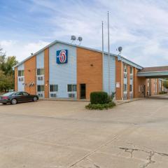 Motel 6-Davenport, IA