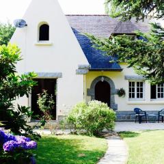 Fontaine Blanche River View, Large Patio & Garden in Central Brittany with Starlink WiFi