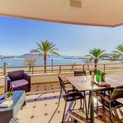 Emma Beachfront Apartment by Sealand Villas