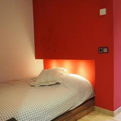 apartamento aislado jardín y piscina