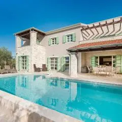 Design and Luxury Villa with Pool