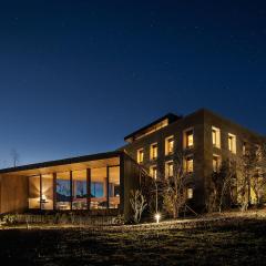 Sunyata Hotel. Deqin Meili