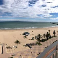 Espléndido apartamento frente al mar - Beautiful seafront apartment