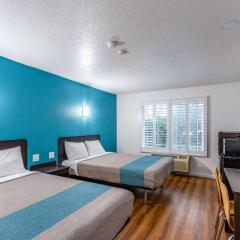 デイズ イン ＆ スイーツ ファウンテン バレー ハンティントン ビーチ（Motel 6-Fountain Valley, CA - Huntington Beach Area）