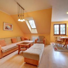 Żółty Apartament Sun Seasons 24 w Karpaczu z Balkonem by Noclegi Renters