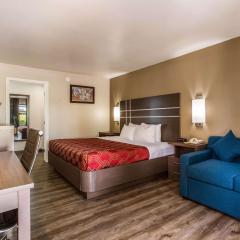 Econo Lodge Inn & Suites