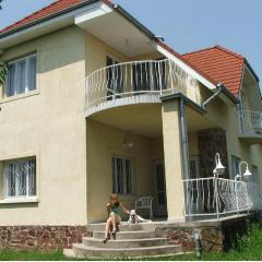 Anna Villa