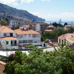 Peaceful Top Floor Apt W Balconies - Cambridge RIGHT - AC