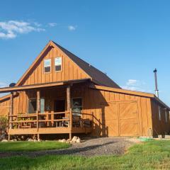 Beautiful 1 BR "Barn" Cabin - Perfect for Small Families