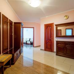 Large luxury 4-room apartment with a sauna, near the metro Levoberezhnaya