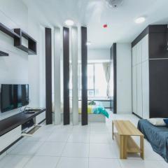 Shawn Akademic Suites Pool View @ Mount Austin