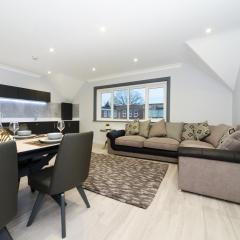Amazing Apartment near Bournemouth, Poole & Sandbanks - WiFi & Smart TV - Newly Renovated! Great Location!