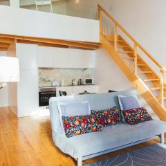 Aposentus -Romantic Mezzanine Apartment With a Balcony