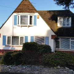 Lovely Bournemouth cottage with beautiful large garden, 5 min to the beach by car
