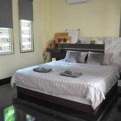Modern room at Sabai Sabai Homestay Ayutthaya