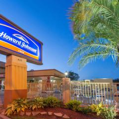 Howard Johnson by Wyndham Historic Lake Charles