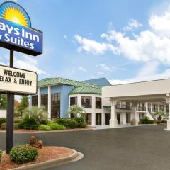 Days Inn & Suites by Wyndham Savannah Midtown