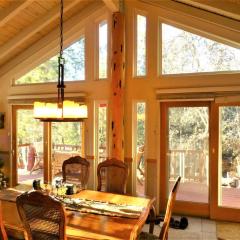 Dream Getaway-Secluded Hot Spa-Walk to Village-Walk to Pineknot Trailhead-Plus King Bed!