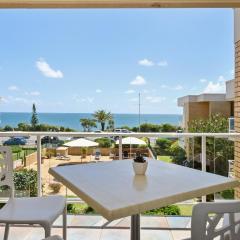2 Bedroom Top Floor Unit - Ocean Views and Pool- Headlands Resort