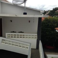 casa com piscina no centro da cidade