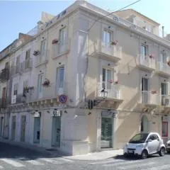 Plaza Rooms