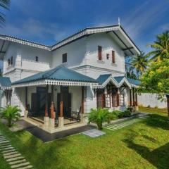 Headman House Antique Villa - A Seaside Royal Stay