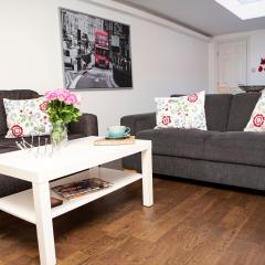 Apt 3, Trafalgar Sq Duplex, 3rd & 4th floor by Indigo Flats