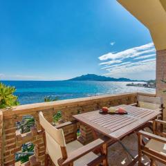 Green Boat Apartment with Sea View, by ZanteWize