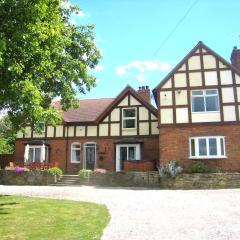 Arden Hill Farmhouse - Hot Tub, Snooker Table, Sleeps 16