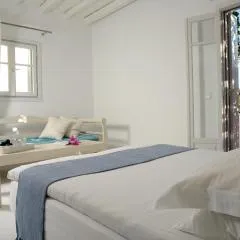 Kapetan Tasos Suites