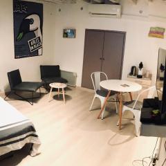 Studio typique et cosy climatise.