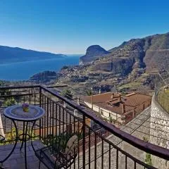 Casa Palanca Lake view apartment by Gardadomusmea