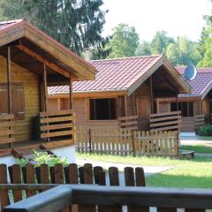 Domki nad jeziorem w Karłowicach