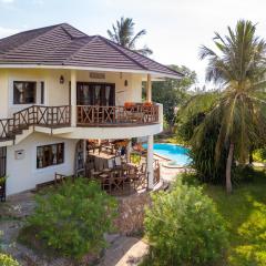 Luxury villa 400m from the beach