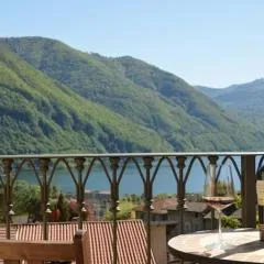 CASA VISTA LAGO E GIARDINO