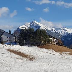 Un "gioiello" di fronte alle Dolomiti