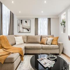 BpR Luxurious & Stylish Duplex Home