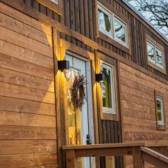 Montana Escape Elegant Tiny House in Waco Near Magnolia