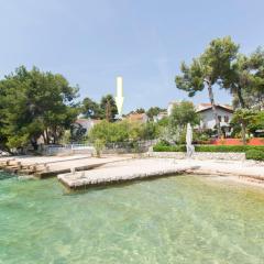 Apartment In the shadow