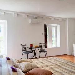 White House Apartments