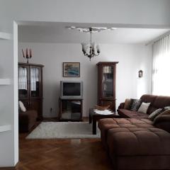 Family style, main street, 20 minutes from the sea